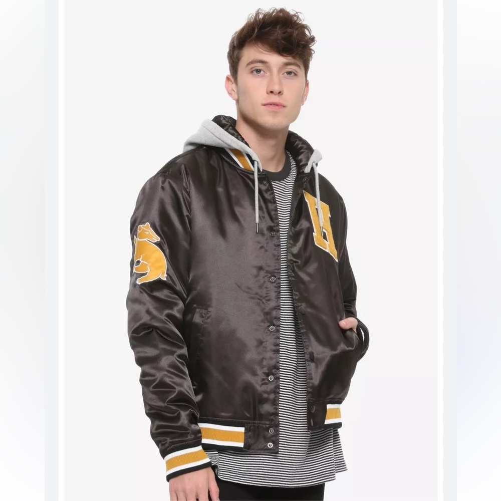 Harry Potter Hufflepuff Satin Varsity Coaches Jacket Black & Yellow SZ S